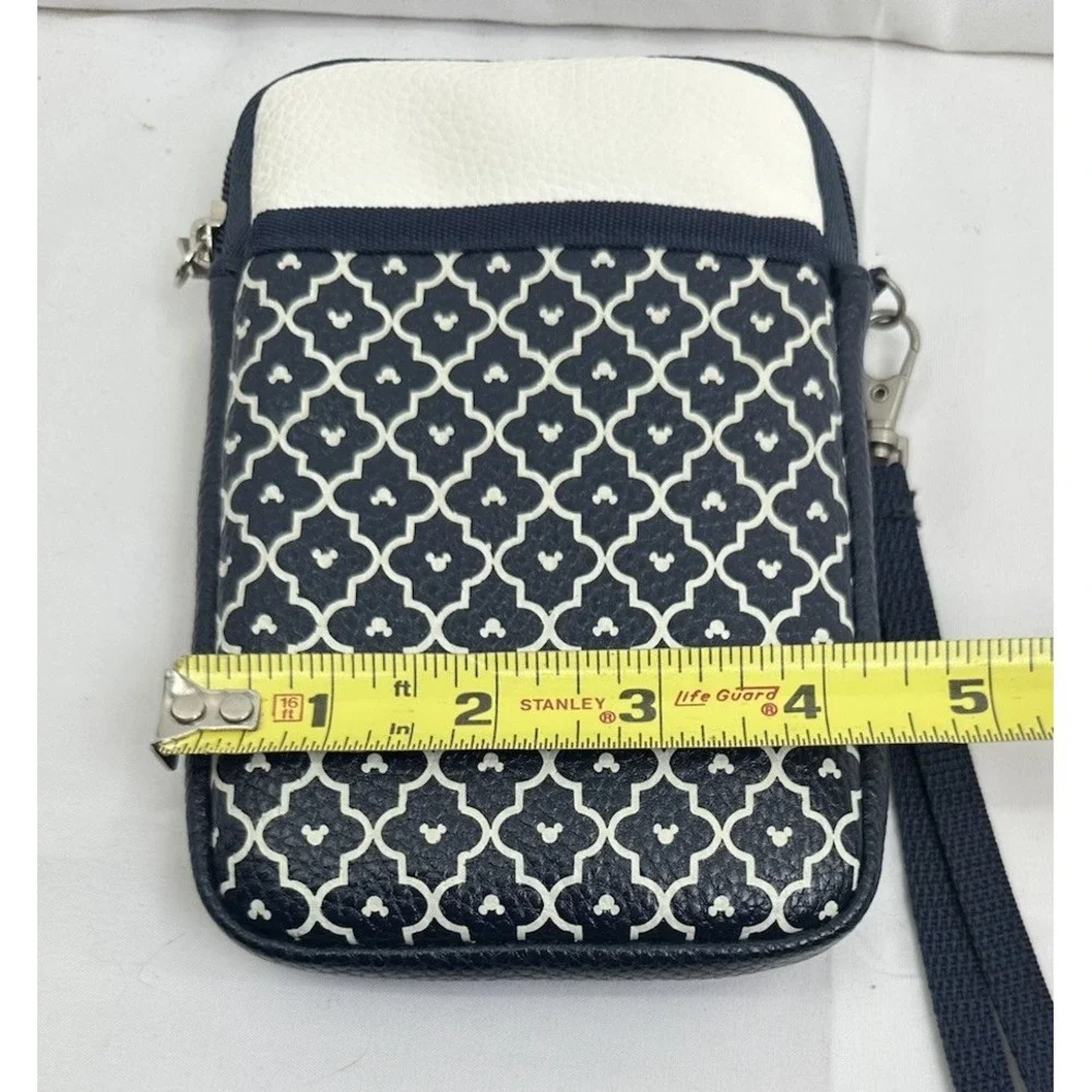 NWOT Disney D Tech Padded‎ Cell Phone And Card Holder Wristlet